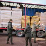 Від закордонних благодійників. Бійці Національної гвардії України привезли в Херсон 10 тонн гуманітарного вантажу
