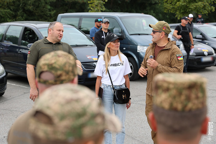 Благодійники з ЄС передали партію автомобілів (5)