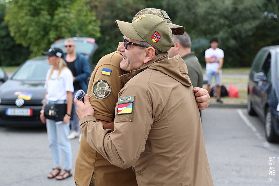 Благодійники з ЄС передали партію автомобілів (6)