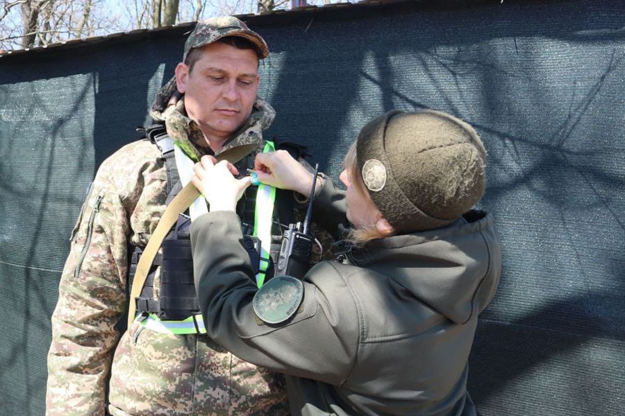 юні ізмаїльці передали зворушливі подарунки нацгвардійцям (3)