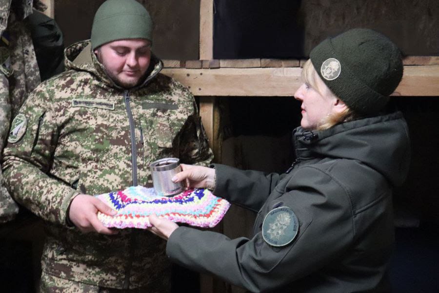 юні ізмаїльці передали зворушливі подарунки нацгвардійцям (6)