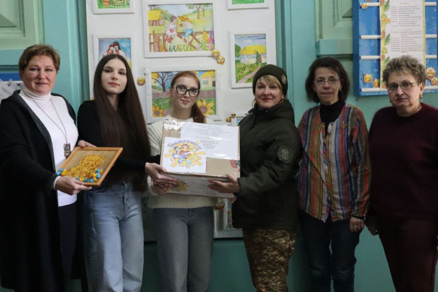 юні ізмаїльці передали зворушливі подарунки нацгвардійцям (9)