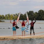 Дніпровські гвардійці освоюють вейкбординг як інструмент відновлення після бойових дій
