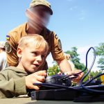 Сучасне військо зблизька: гвардійці показали сучасну техніку мешканцям Бурштина